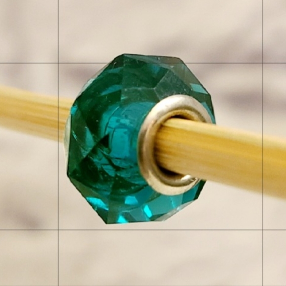 Faceted Silver and Emerald Green Large Hole Bead - Picture 4 of 4